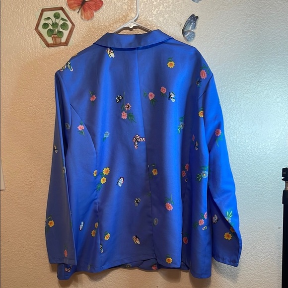 Vibrant Blue Patterned Sport Coat with Classic Lapel - Picture 4 of 5